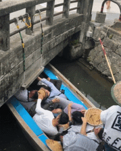 a boater is tricking his customers